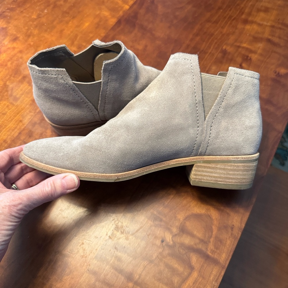 Dolce Vita Women's Tan Suede Ankle Booties